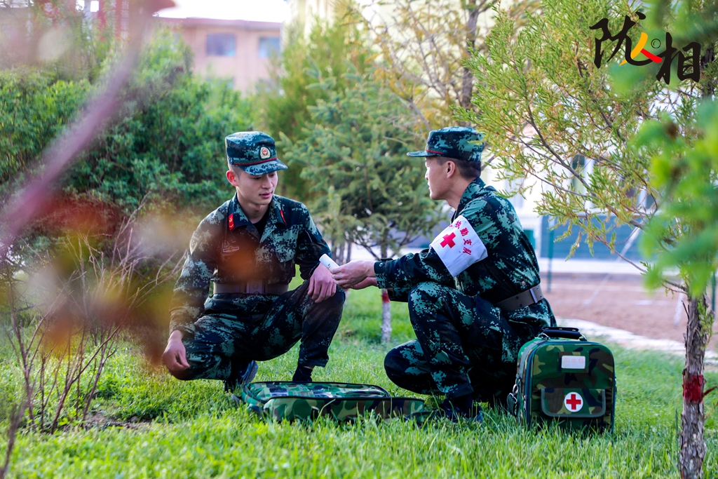 【隴人相·護士節特刊】愛崗敬業的男護士王永忠 軍營“暖男”樹標桿（組圖）