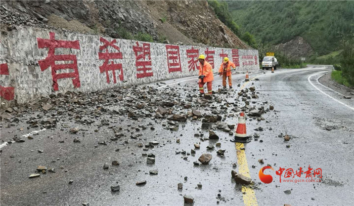 甘肅：端午降雨來襲公路人搶險保暢通