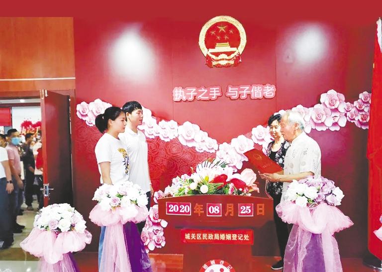 情定七夕 蘭州市城關(guān)區(qū)262對(duì)新人登記結(jié)婚