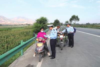 蘭州市開展農村秋收交通安全整治 查處農村地區“七類車”嚴重交通違法行為9246起