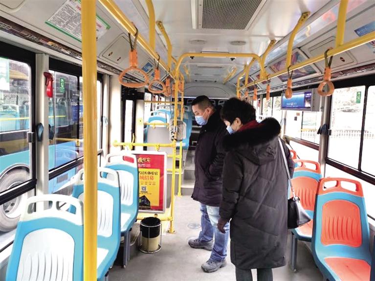 蘭州公交集團：所有公交車輛落實早晚高峰前“一日兩消毒”制度