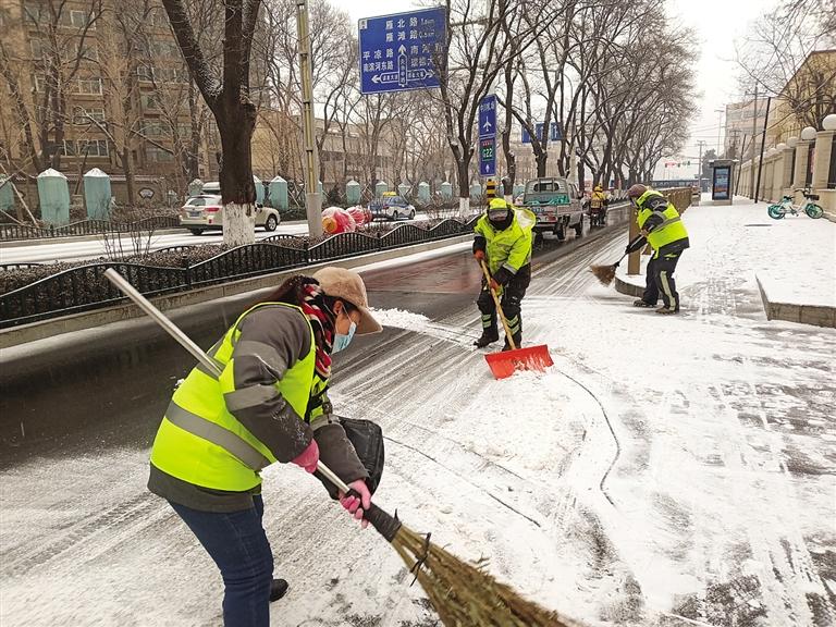 蘭州城關區3000余人浴“雪”奮戰