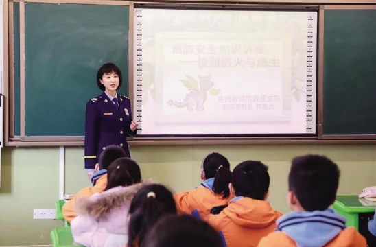 交警消防進校園 點亮安全開學季