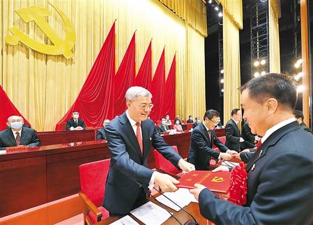 尹弘在甘肅省“兩優(yōu)一先”表彰大會(huì)上強(qiáng)調(diào) 牢記初心使命 傳承優(yōu)良傳統(tǒng) 發(fā)揮先鋒作用 奮力譜寫(xiě)甘肅全面建設(shè)社會(huì)主義現(xiàn)代化嶄新篇章