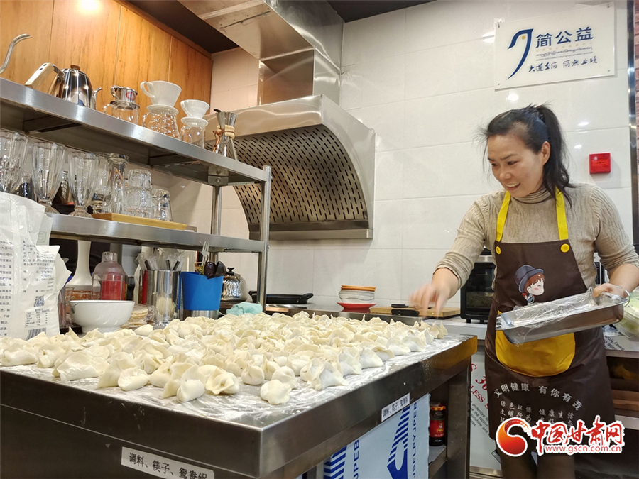 【隴拍客】冬至日 蘭州社區餃子飄香不怕凍耳朵