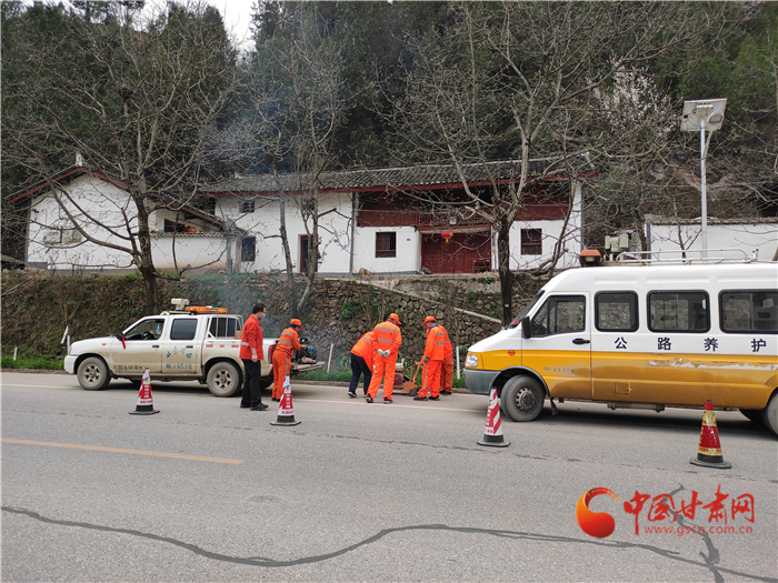 隴南康縣公路段：春季養護正當時